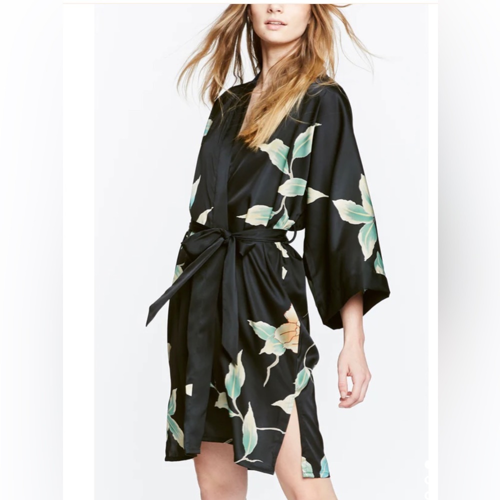 KIM ONO AIMI SHORT KIMONO ROBE